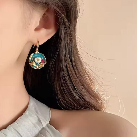 NEW Round Drop Hook Earrings Flower Green Enamel 18K Plated - Picture 2 of 6